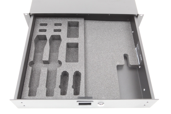 2HE Shure SBC203 Ladestation Inlay